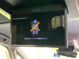 【フリップダウンモニター】大画面モニターで後席でもエンタメをお楽しみいただけます。小さなお子様にも大人気の装備です♪