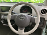 握りやすく、操作しやすいステアリング。長距離運転でも疲れにくく、快適なドライビングをサポートします。