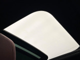 ●サンルーフ:開放感たっぷりの希少装備、サンルーフが装着されています!車内に明かりを取り入れたり景色を楽しむ以外にも、車内の空気も簡単に換気できて快適です!