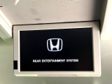 【フリップダウンモニター】大画面モニターで後席でもエンタメをお楽しみいただけます。小さなお子様にも大人気の装備です♪