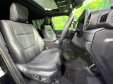 運転席シート廻りは使用感も少なく、良好な状態となっています。前オーナー様が丁寧に使っていたことがよくわかりますね。