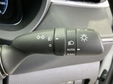 操作しやすいウインカーレバーは、安全な車線変更をサポートします。オート機能も搭載されており、より快適な運転を可能にします。使いやすさを追求しました。