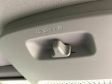 【天井サーキュレーター】エアコンの風を後部座席まで届けてくれ、広い車内空間でも素早く快適な温度になります♪真夏や真冬に便利な機能です。