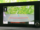 駐車時や後退時の安全をサポートします。死角を減らし、スムーズな後退を可能にします。確かな視界で安心をプラス。