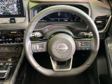 インテリアに合わせたデザインのステアリングは、運転される方のことも考え、運転しやすい形状、大きさです。是非一度、実際に触ってお確かめください。
