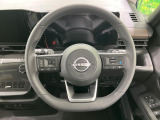インテリアに合わせたデザインのステアリングは、運転される方のことも考え、運転しやすい形状、大きさです。是非一度、実際に触ってお確かめください。