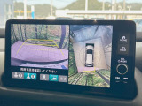 【マルチビューカメラシステム】専用のカメラにより、上から見下ろしたような視点で360度クルマの周囲を確認することができます☆死角部分も確認しやすく、狭い場所での切り返しや駐車もスムーズに行えます。