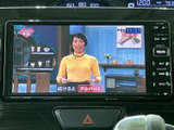 停車時にテレビを楽しめる機能も備えています。休憩時間や待ち合わせの際に、ちょっとしたエンターテイメントを提供します。