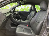 丁寧に仕上げられたドア内張り。上質な雰囲気を演出し、車内空間をより快適にします。細部までこだわった品質の高さが魅力です。