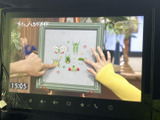 停車時にテレビを視聴可能。移動時間を有効活用して、ニュースやエンターテイメントをお楽しみいただけます。