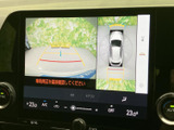 駐車時や後退時の安全をサポートするバックモニター。周囲の状況を把握しやすく、安心して運転できます。
