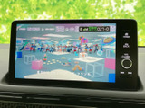 停車時にTV視聴が可能。移動時間を有効活用して、ご家族で楽しめるエンターテイメント空間を提供します。