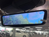 【デジタルルームミラー】後席の大きな荷物や同乗者で後方が確認しづらい時でも安心!カメラが撮影した車両後方の映像をルームミラー内に表示。クリアな視界で状況の確認が可能です!