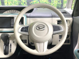 インテリアに合わせたデザインのステアリングは、運転される方のことも考え、運転しやすい形状、大きさです。是非一度、実際に触ってお確かめください。