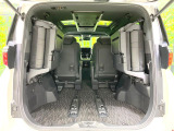 普段のお買い物や通勤、送迎等に十分な荷室スペースを確保しております。セカンドシートを倒すと、大きな荷物の積載も可能です♪