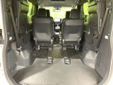 後席を格納すると、これだけの広さが!シーンに合わせたシートアレンジで、大きな荷物も積むことが出来ます♪