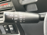 雨天時や視界不良時でも、安心して運転できるワイパーシステムです。レバー操作で簡単に作動させ、安全を確保します。