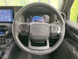 インテリアに合わせたデザインのステアリングは、運転される方のことも考え、運転しやすい形状、大きさです。是非一度、実際に触ってお確かめください。