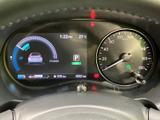 視認性の高いメーターデザイン。車の状態をひと目で確認でき、安全運転をサポートします。