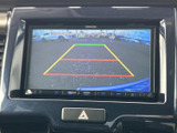 駐車時の後方確認をサポートするカメラ映像を表示。安全でスムーズな運転をアシストします。