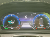 速度や燃料残量など、運転に必要な情報をひと目で確認できるメーターです。視認性の高い表示で、安全な運転をサポートします。