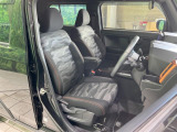 運転席まわりには十分なスペースがあり、大柄な方でもゆったり運転していただける環境です。