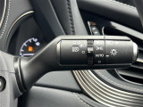 【オートライト(AUTO)】外の明るさをシステムが感知して、自動でヘッドライトが点灯します。ヘッドライトをつけ忘れを防ぐ便利機能です。