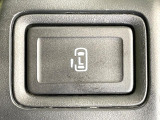 【パワースライドドア】スマートキーや運転席のスイッチでスライドドアの開閉が可能♪電動だから力を入れてドアを開ける必要が無く、小さいお子様でも、重い荷物を持っている時もラクに開け閉めできます♪