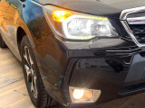 【HIDヘッドライト】非常に明るく前方を照らしてくれるので、悪天候や夜間の走行時も視界良好で安心してお乗りいただけます。