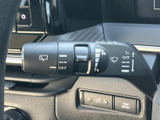運転状況に合わせて簡単に操作できるワイパーレバーです。雨天時でもクリアな視界を確保し、安全な運転をサポートします。