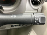 視認性の高いウインカーレバー。周囲への安全確認を促し、スムーズな車線変更をサポートします。