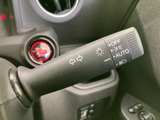 スムーズな操作感で、安全な車線変更をサポートします。レバーの操作は直感的で、誰でも簡単に使いこなせるでしょう。