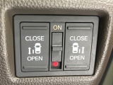 【両側パワースライドドア】スマートキーや運転席のスイッチで後席両側スライドドアの開閉が可能♪電動だから力を入れてドアを開ける必要が無く、小さなお子様でも簡単に開け閉めでき快適です♪