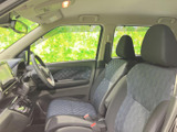視界の確保に優れたデザインで、運転の安心感を高めます。スムーズな運転操作をサポートします。