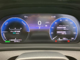 わかりやすい表示で、車両の状態をすぐに確認できます。視認性の高いメーターパネルで、安心して運転をお楽しみください。