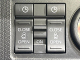 【両側パワースライドドア】スマートキーや運転席のスイッチで後席両側スライドドアの開閉が可能♪電動だから力を入れてドアを開ける必要が無く、小さなお子様でも簡単に開け閉めでき快適です♪