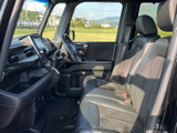 細部までこだわったデザインと、使いやすさが魅力の左前ドア。運転席からのアクセスも良く、快適なドライビングをサポートします。