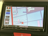 鮮明な地図表示で、運転中の視認性を高めます。スムーズなナビゲーションで、安心して目的地へ向かうことが可能です。