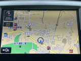 鮮明な地図表示で、スムーズなナビゲーションをサポート。最新の交通情報を確認し、最適なルートを選択することで、快適なドライブを演出します。