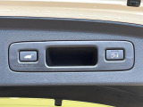 【パワーバックドア】スマートキーや運転席のボタンを押すだけでリアゲートが自動で開閉します!荷物を持っている時や、高い位置にあるバックドアを閉める際に便利な機能です♪