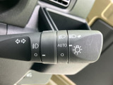 スムーズな操作感で、安全な車線変更をサポート。視認性の高いウインカーランプも備わっています。