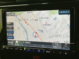 目的地までのルートを鮮明に表示。スムーズなカーナビゲーションで、安心してドライブをお楽しみいただけます。詳細な地図情報で、快適なドライブをサポートします。