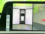 駐車場での後退時、周囲の状況を把握しやすくなります。段差や障害物を検知する機能も搭載されており、安全な後退をサポートします。