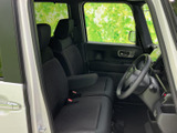 運転席からの視界は良好で、運転操作もスムーズに行えます。快適なドライブをサポートします。