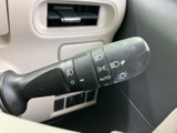 操作感も良好なウインカーレバー。視界確認をしっかり行い、安全確認を怠らないように心がけましょう。スムーズな操作で、安全な走行をサポートします。