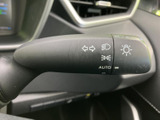 シンプルな操作で、安全な車線変更をサポート。視認性の高いデザインで、周囲の状況を確認しながらスムーズな運転を心がけましょう。
