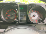 直感的に把握できるレイアウトで、運転情報をスムーズに確認できます。視認性の高い表示で、安全運転をサポートします。