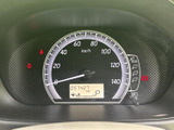 速度や燃料残量、走行距離など、運転に必要な情報をひと目で確認できます。スタイリッシュなデザインもポイントです。