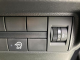 必要な情報を一目で確認できるメーターデザイン。視認性の高い表示で、安全運転をサポートします。操作も簡単で使いやすいです。
