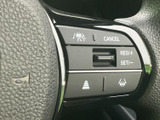 車両情報を一目で確認できるモニター。運転に必要な情報をわかりやすく表示し、安全運転をサポートします。洗練されたデザインもポイントです。
